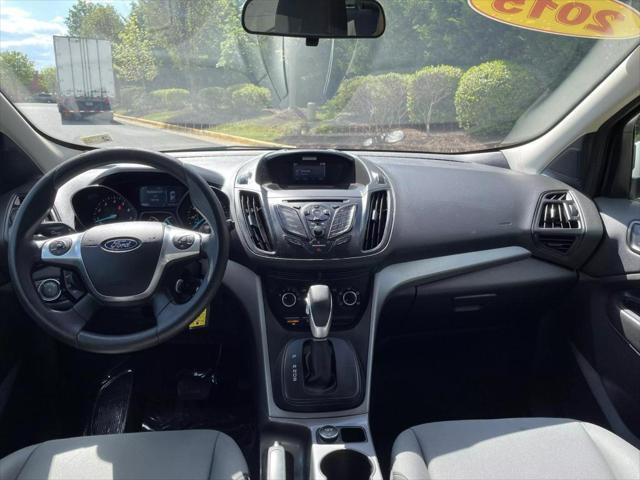 Photo of 2015 White Ford Escape