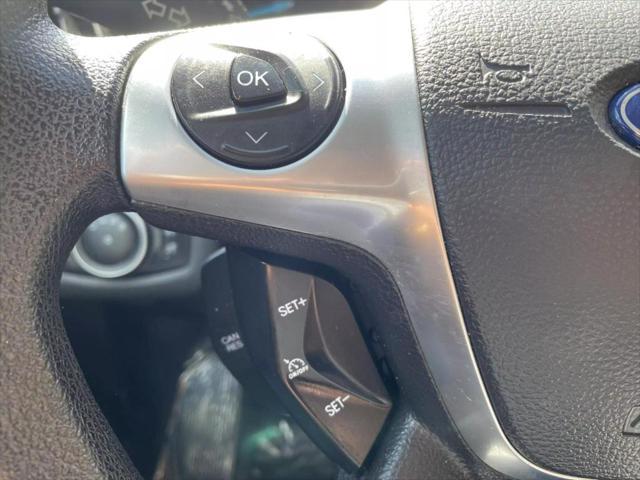 Photo of 2015 White Ford Escape