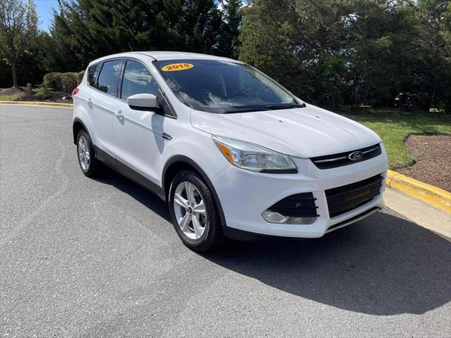 Photo of 2015 White Ford Escape
