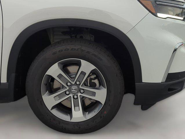 Photo of 2025 Platinum White Pearl Honda Pilot