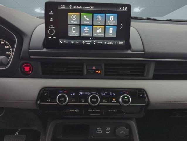 Photo of 2025 Platinum White Pearl Honda Pilot