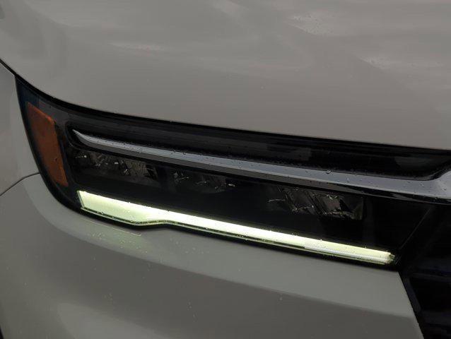 Photo of 2025 Platinum White Pearl Honda Pilot