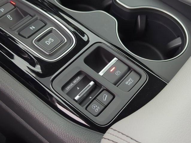 Photo of 2025 Platinum White Pearl Honda Pilot