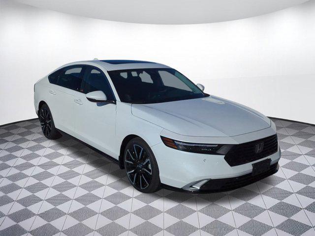 Photo of 2025 Platinum White Pearl Honda Accord Hybrid