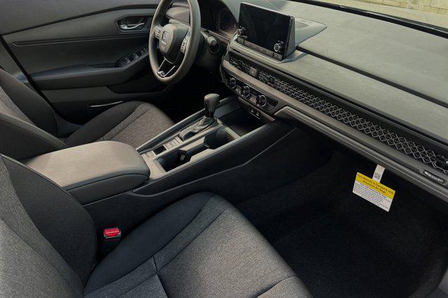 Photo of 2025 Platinum White Pearl Honda Accord