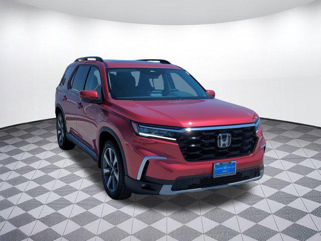 Photo of 2025 Radiant Red Metallic II Honda Pilot