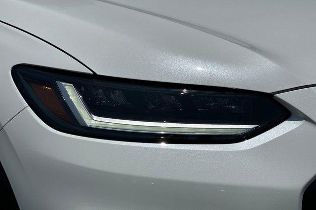 Photo of 2026 Platinum White Pearl Honda HR-V