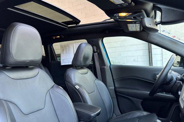 Photo of 2021 Laser Blue Pearlcoat Jeep Compass