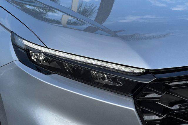 Photo of 2025 Solar Silver Metallic Honda CR-V Hybrid