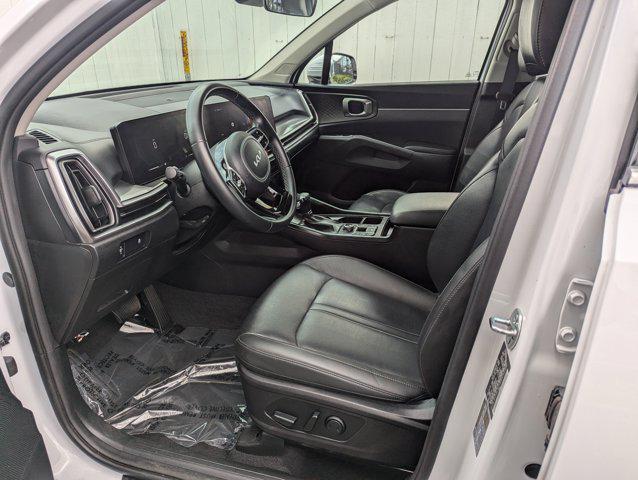 Photo of 2024 Glacial White Pearl Kia Sorento