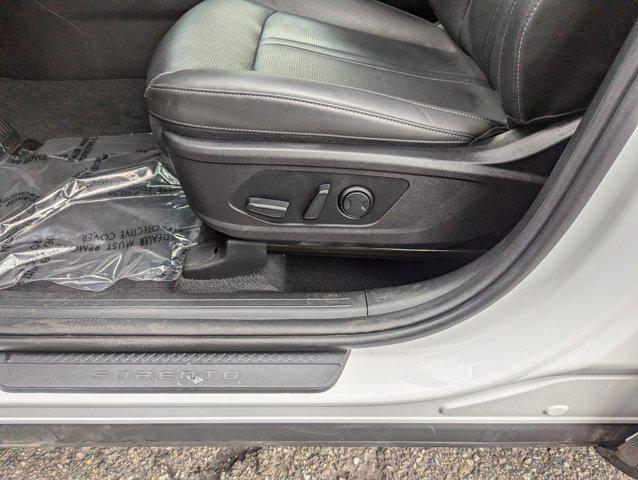Photo of 2024 Glacial White Pearl Kia Sorento
