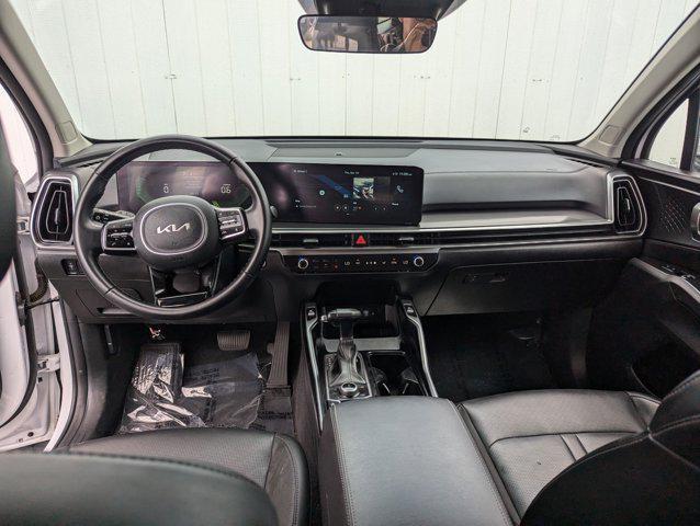 Photo of 2024 Glacial White Pearl Kia Sorento