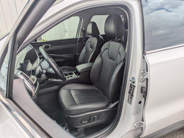 Photo of 2024 Glacial White Pearl Kia Sorento