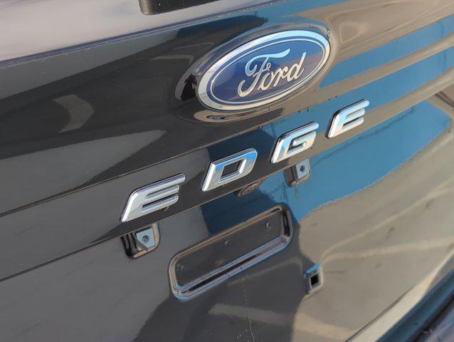 Photo of 2024 Agate Black Metallic Ford Edge