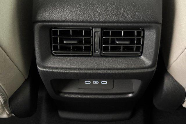 Photo of 2026 Platinum White Pearl Honda CR-V