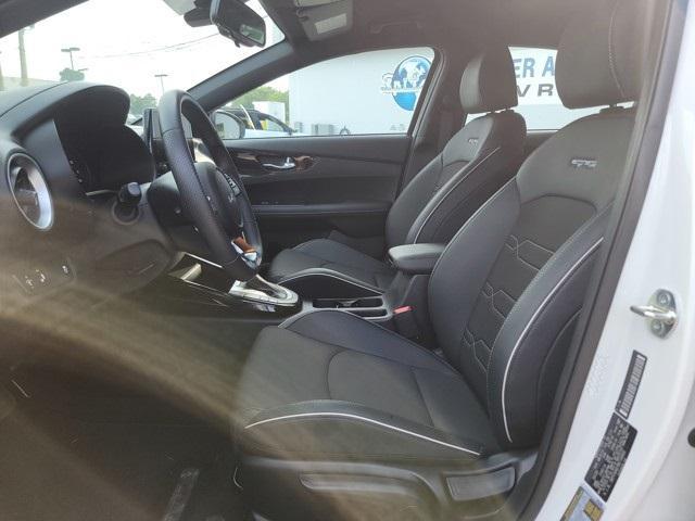 Photo of 2024 Snow White Pearl Kia Forte