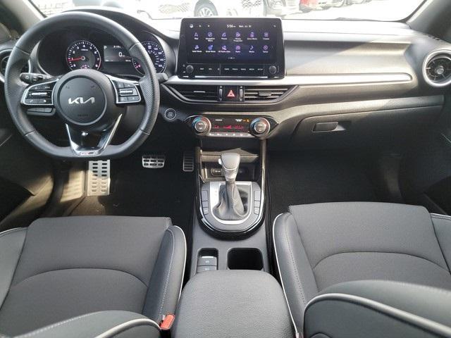 Photo of 2024 Snow White Pearl Kia Forte