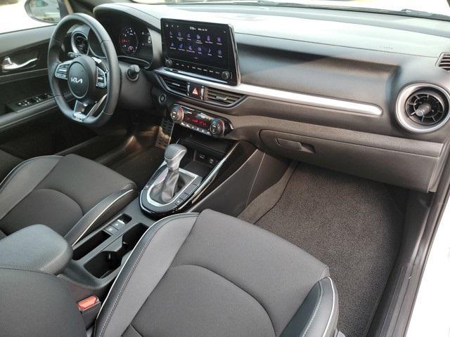 Photo of 2024 Snow White Pearl Kia Forte