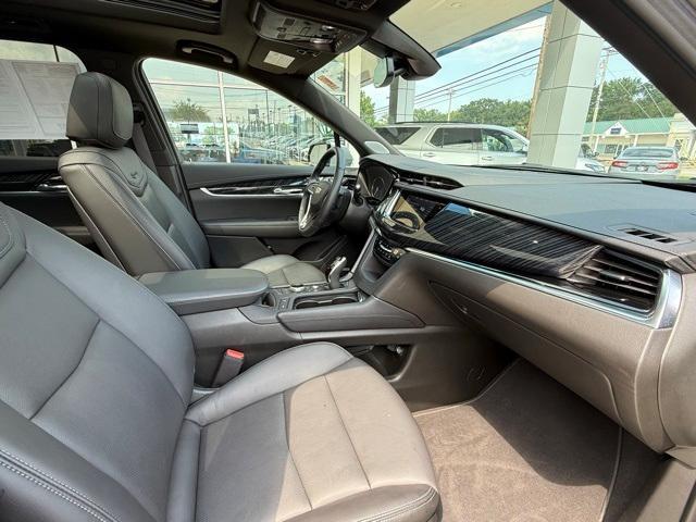 Photo of 2025 Silver Metallic Cadillac XT6