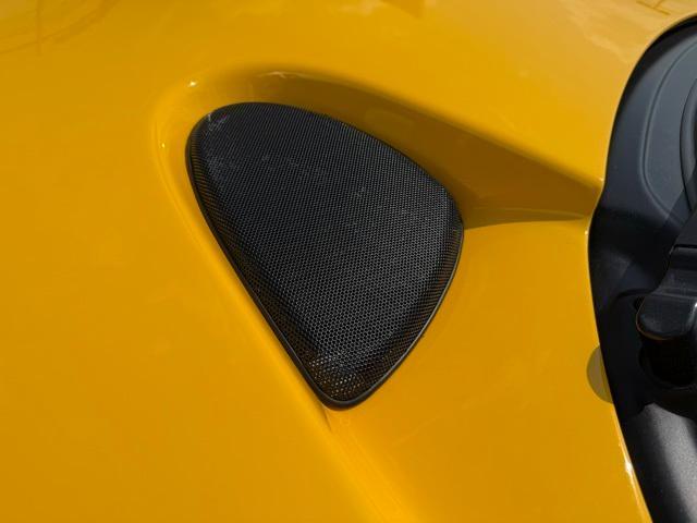 Photo of 2001 Yellow Dodge Viper