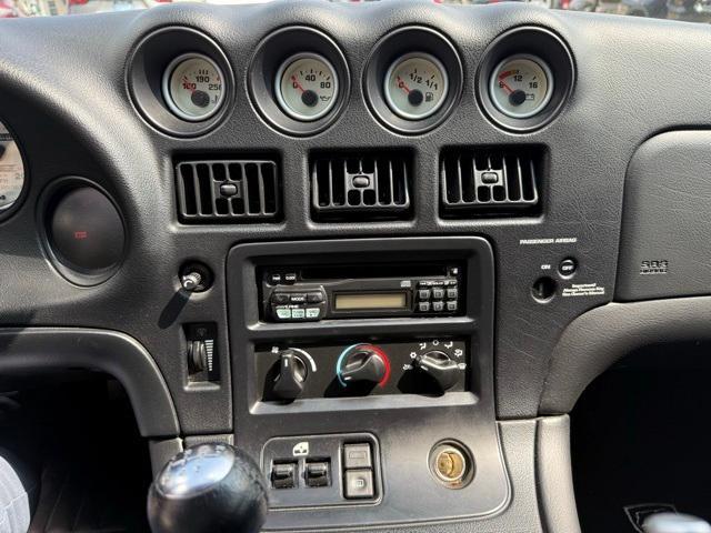 Photo of 2001 Yellow Dodge Viper