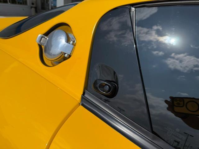 Photo of 2001 Yellow Dodge Viper