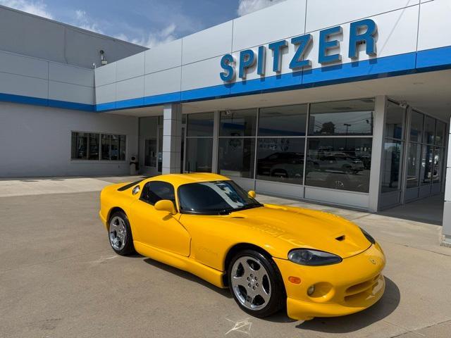 Photo of 2001 Yellow Dodge Viper
