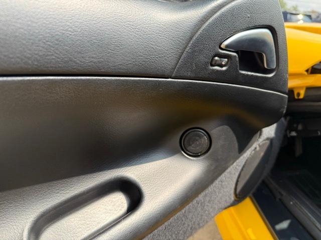 Photo of 2001 Yellow Dodge Viper