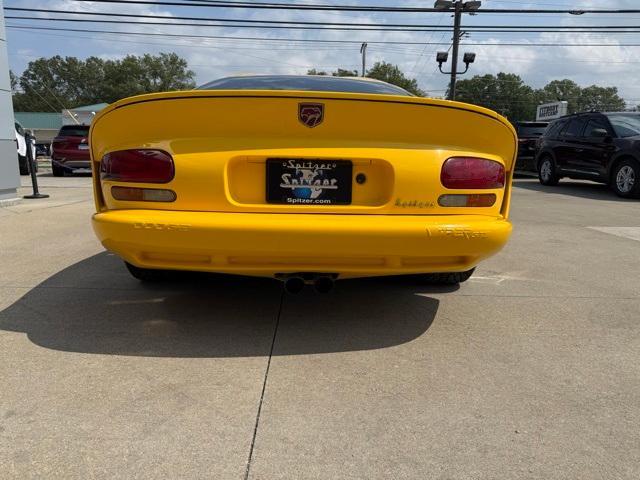 Photo of 2001 Yellow Dodge Viper