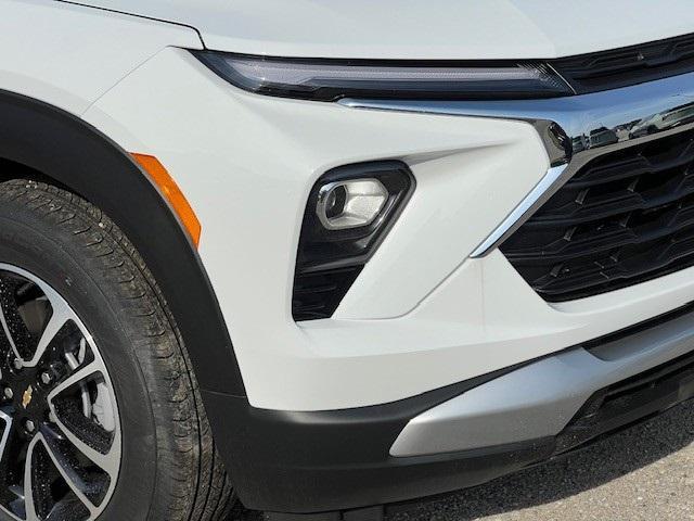 Photo of 2026 Summit White Chevrolet Trailblazer