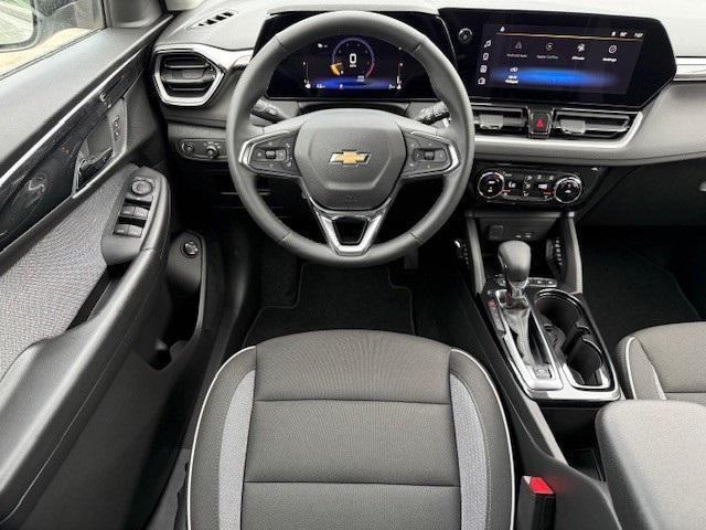 Photo of 2026 Summit White Chevrolet Trailblazer