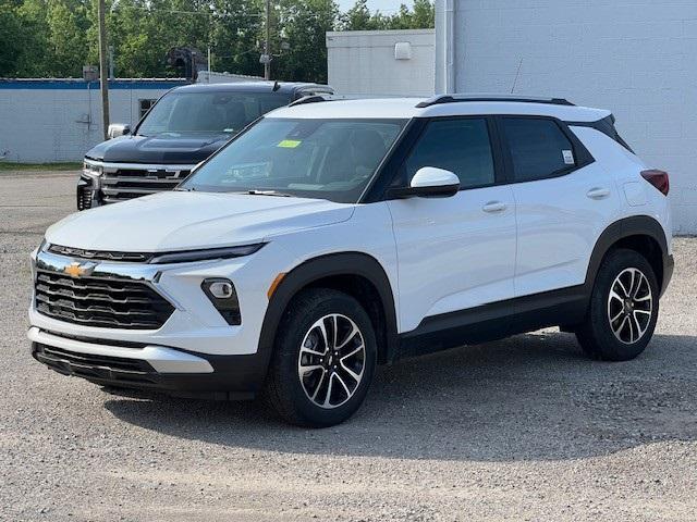 Photo of 2026 Summit White Chevrolet Trailblazer