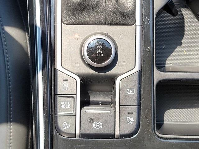 Photo of 2022 Ebony Black Kia Sorento