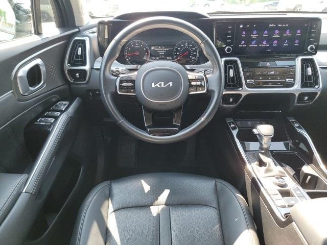 Photo of 2022 Ebony Black Kia Sorento