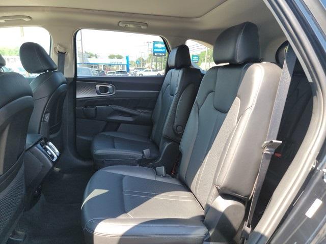 Photo of 2022 Ebony Black Kia Sorento