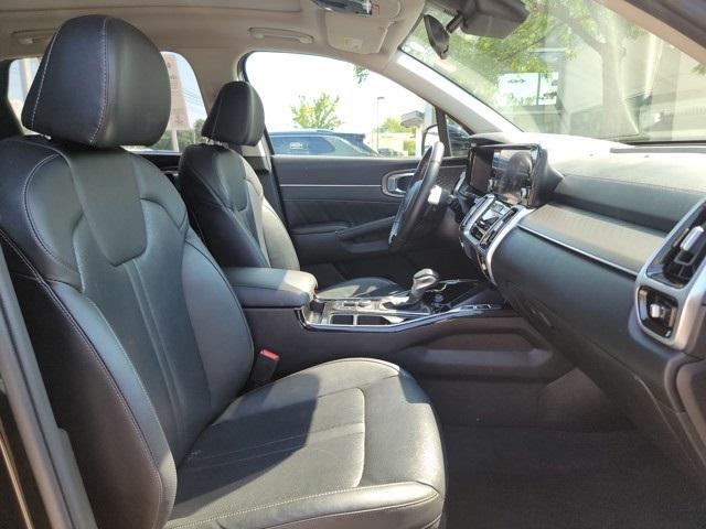 Photo of 2022 Ebony Black Kia Sorento