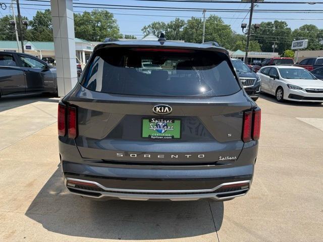 Photo of 2021 Gravity Gray Kia Sorento