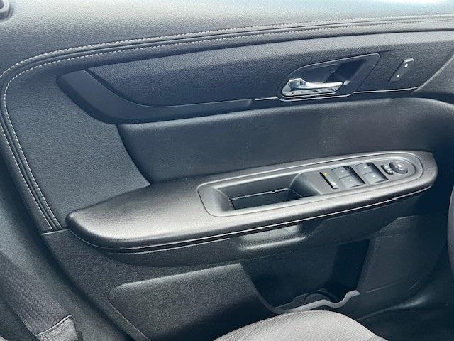 Photo of 2017 Summit White Chevrolet Traverse