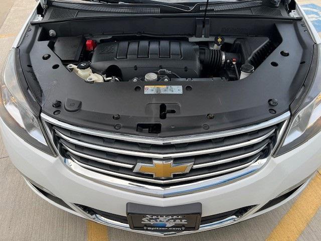 Photo of 2017 Summit White Chevrolet Traverse