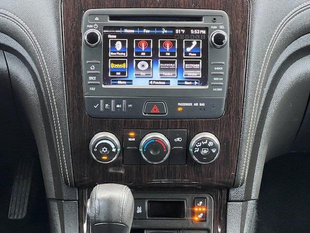 Photo of 2017 Summit White Chevrolet Traverse