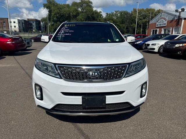 Photo of 2015 White Kia Sorento