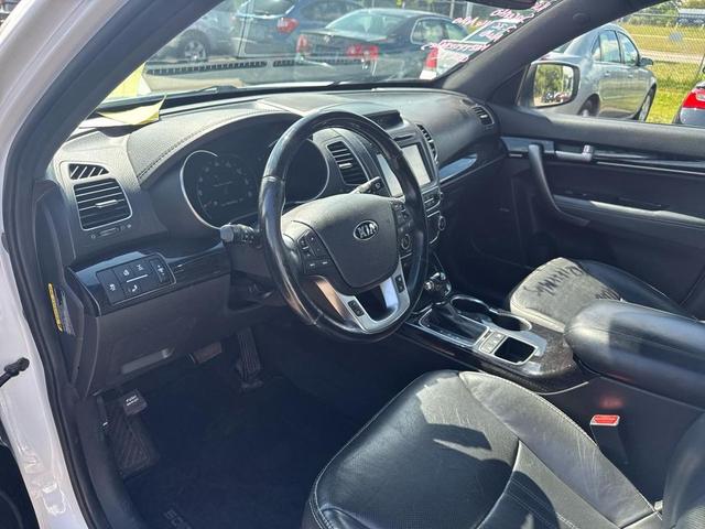 Photo of 2015 White Kia Sorento