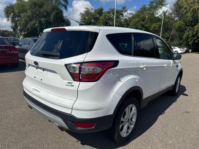 Photo of 2017 White Ford Escape