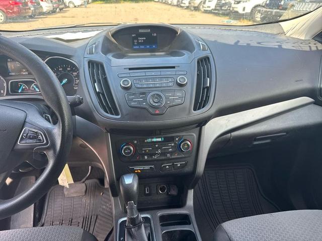 Photo of 2017 White Ford Escape