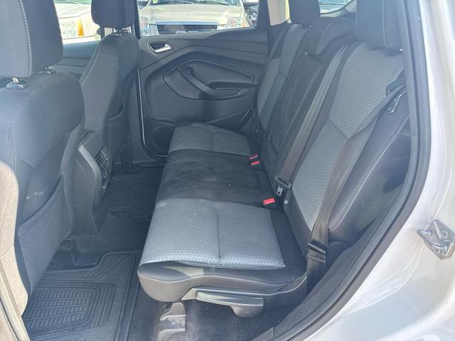 Photo of 2017 White Ford Escape