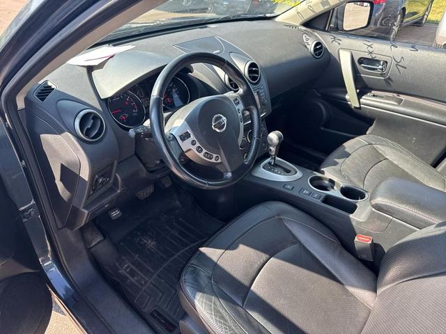 Photo of 2012 Blue Nissan Rogue