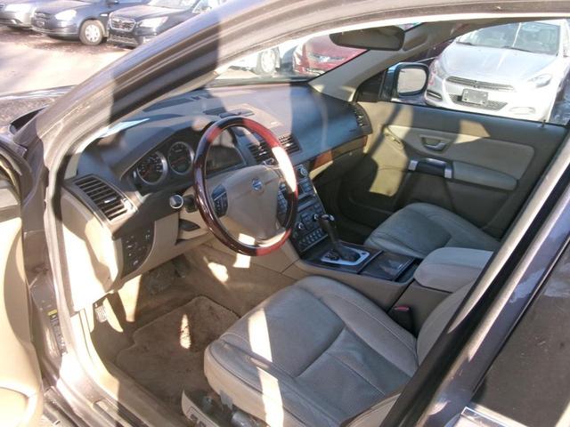 Photo of 2010 Gray Volvo XC90