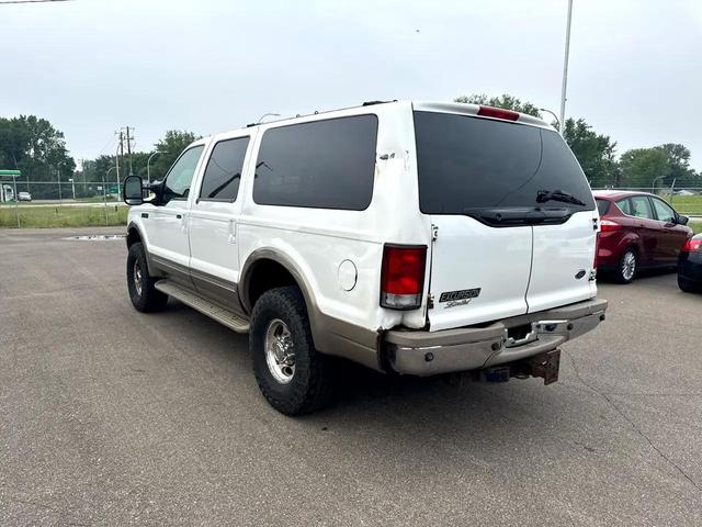 Photo of 2001 White Ford Excursion