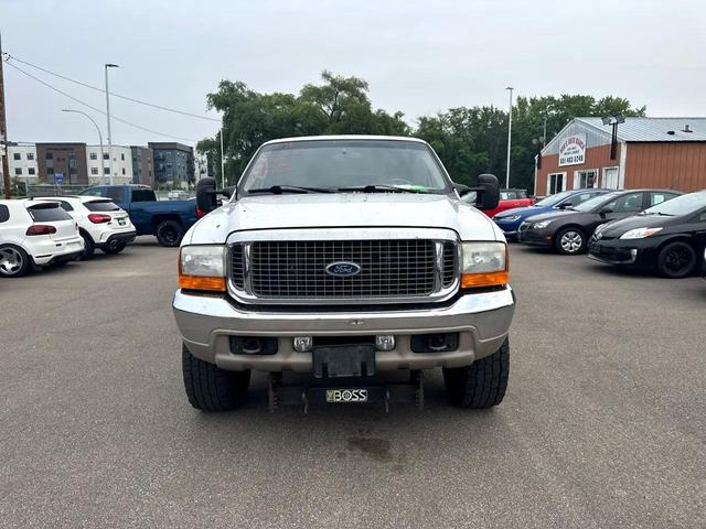 Photo of 2001 White Ford Excursion