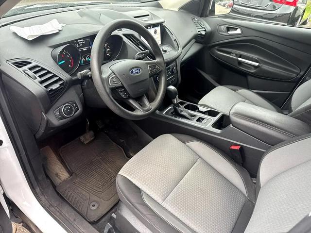 Photo of 2017 White Ford Escape